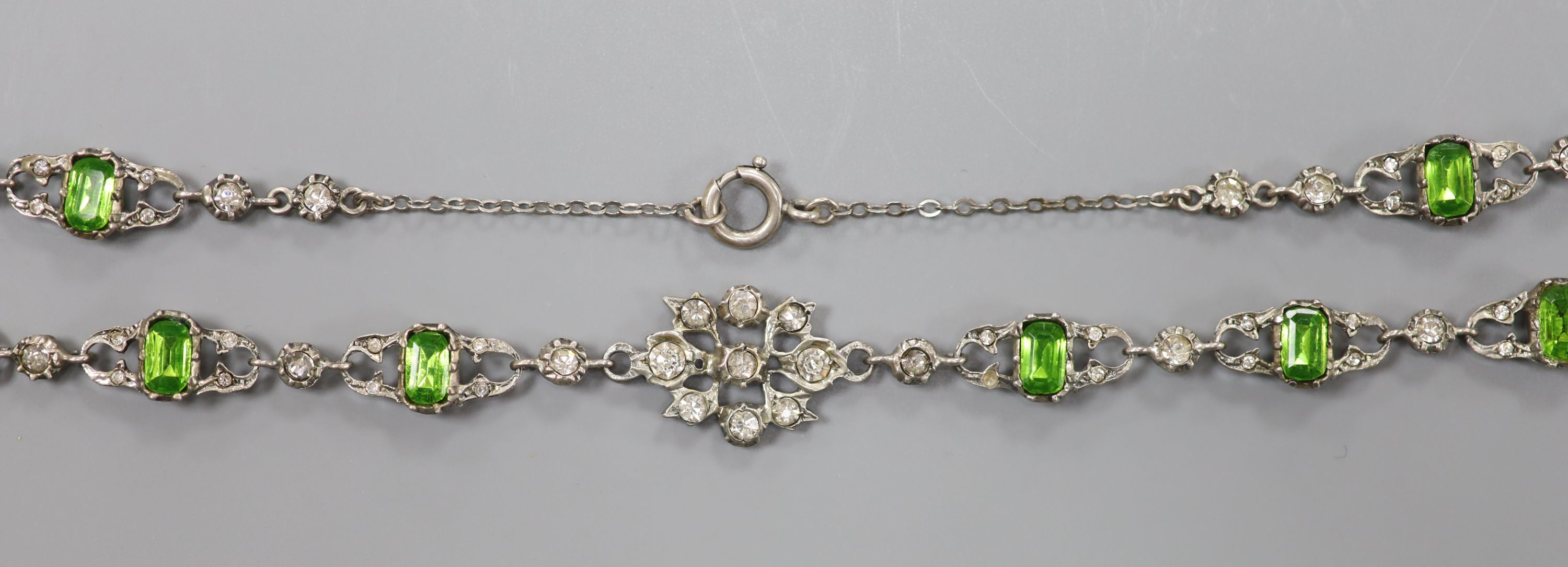 A white metal and two colour paste set necklace